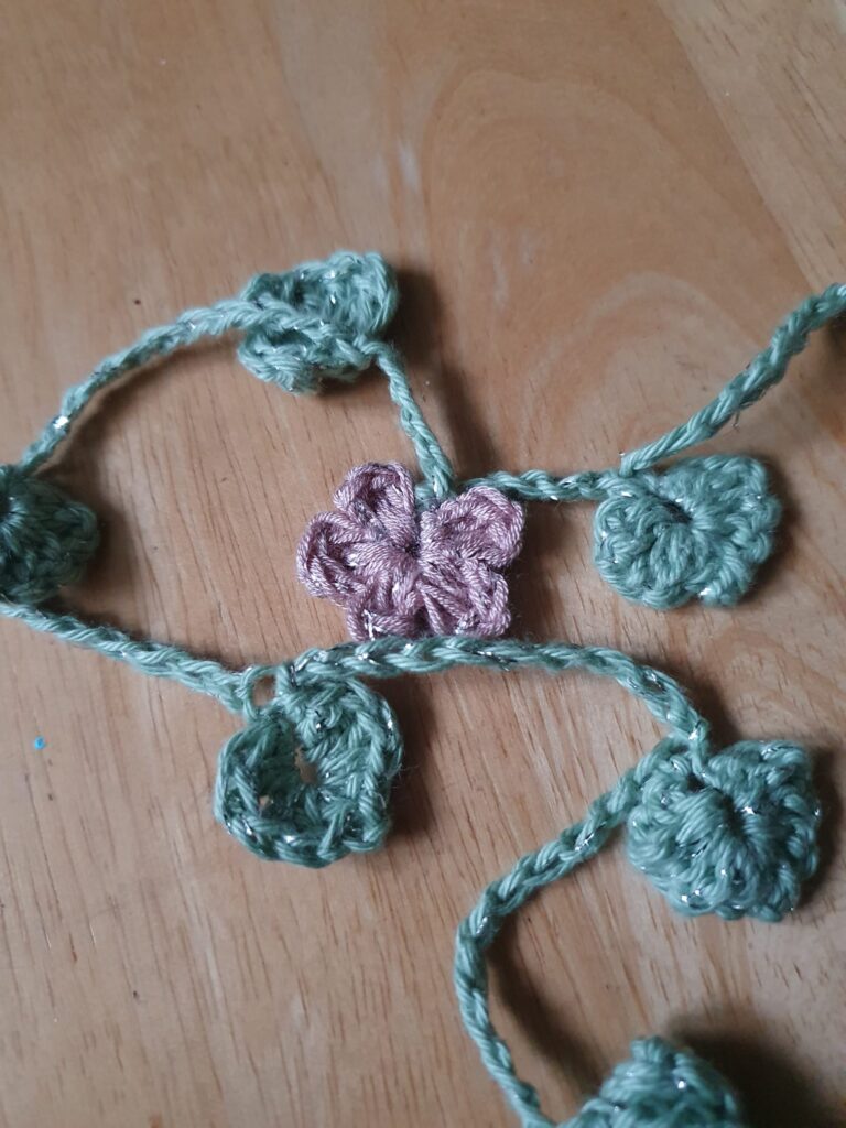 Finished crochet flower hair vine with one flower. 